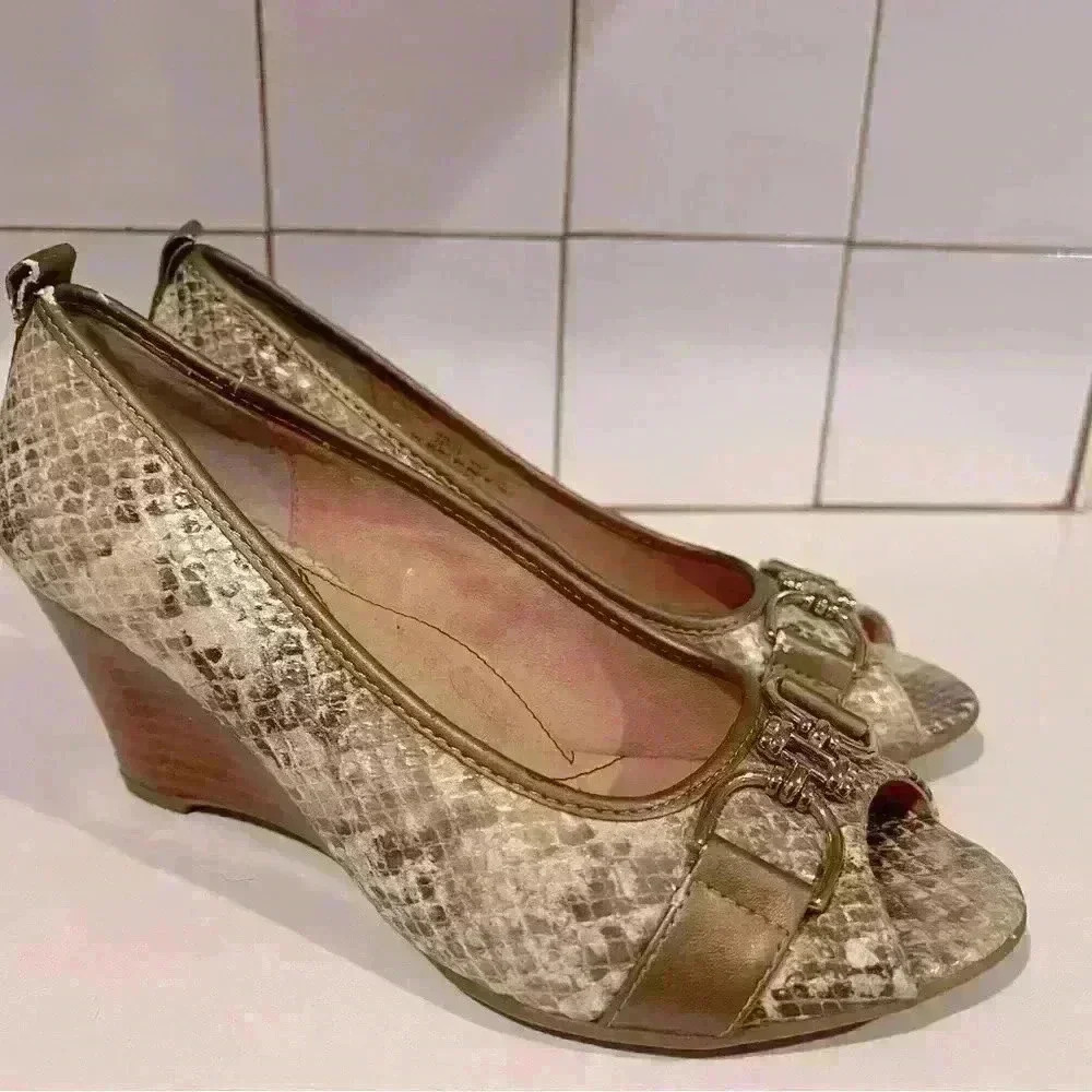 Sofft Snake Print Gold Buckle Open Toe Leather Wedge Peptone Size 6 EUC